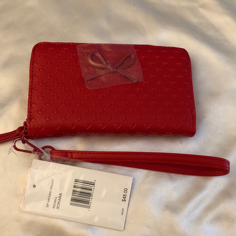Betsey Johnson XOKARA Red Faux Leather ZA Wallet With Embossed Hearts NWT